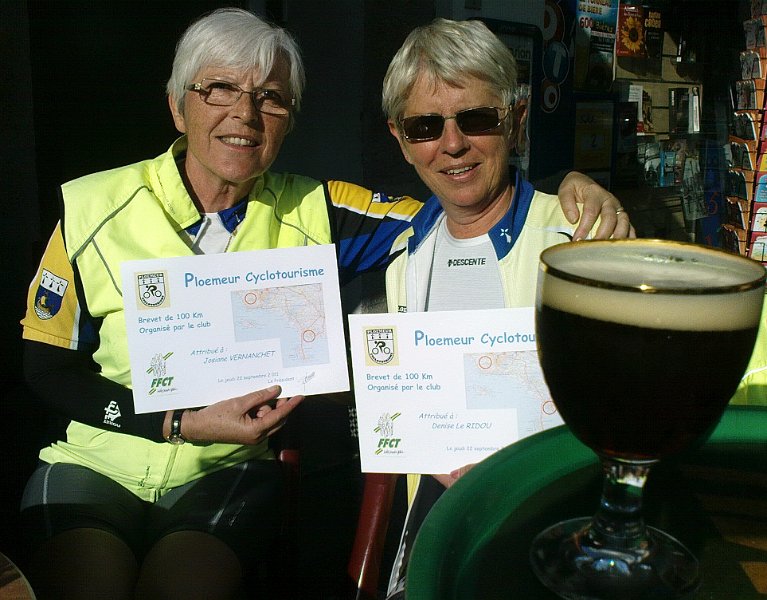 2011-09-22 24 Diplome des 100 km pour Josiane et Denise.JPG